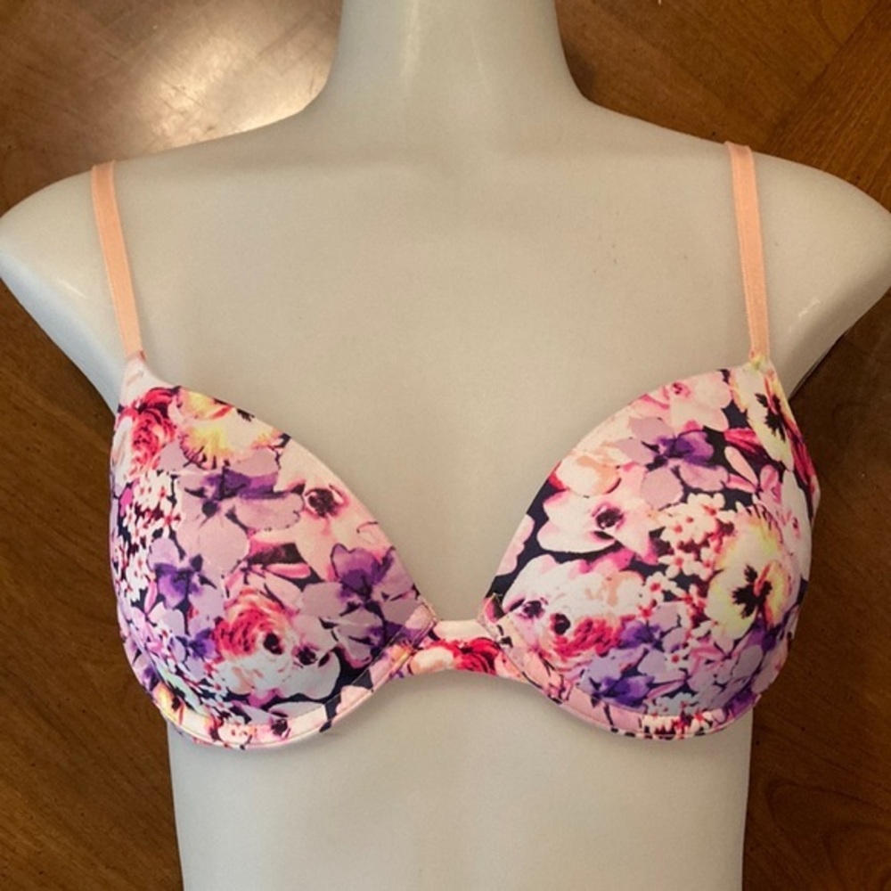 34B PINK Victoria’s Secret “Wear Everywhere Demi” Bra